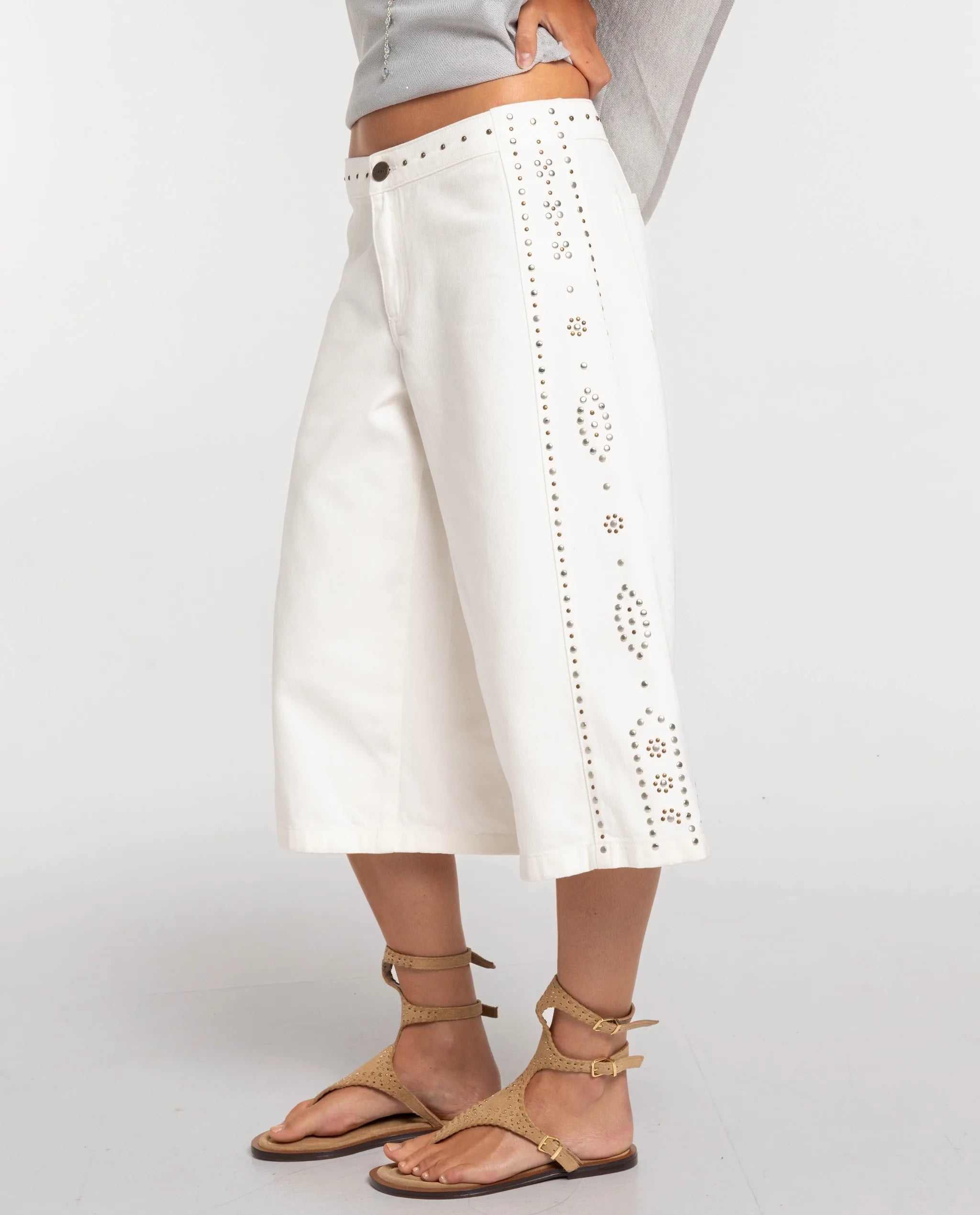 BERMUDA MISSED CALL · BLANCO