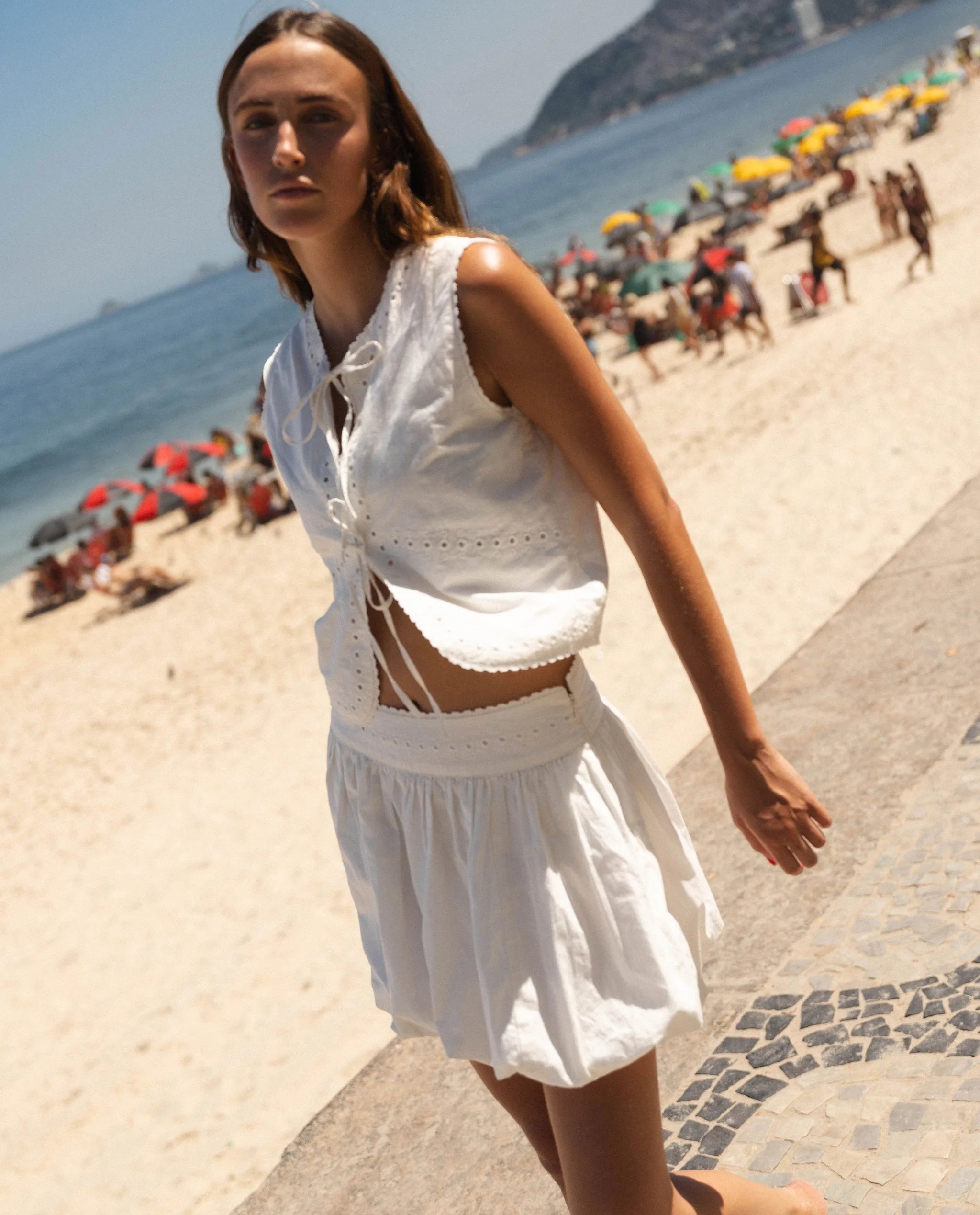 FALDA GIRLS LIKE US · CRUDO