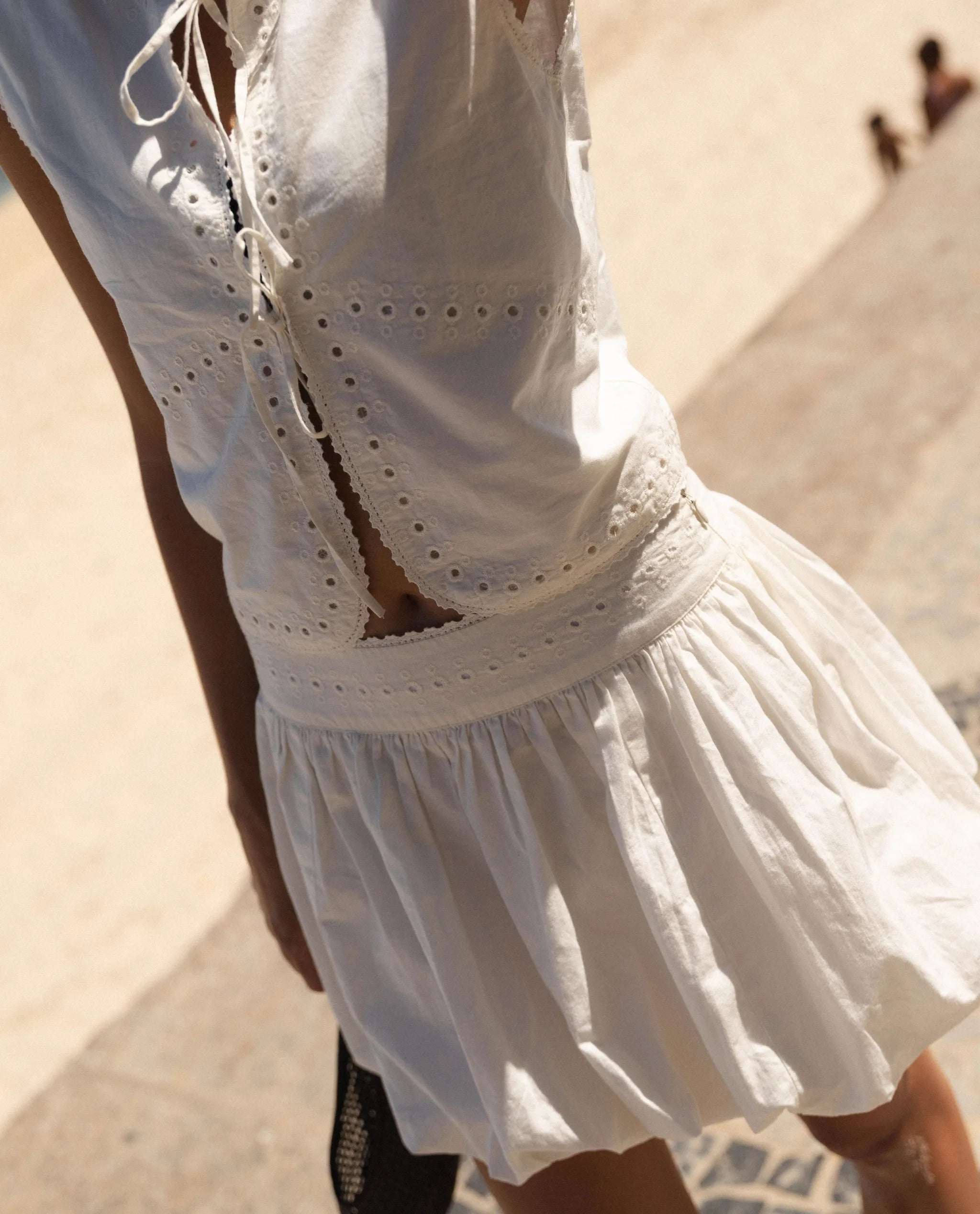 FALDA GIRLS LIKE US · CRUDO