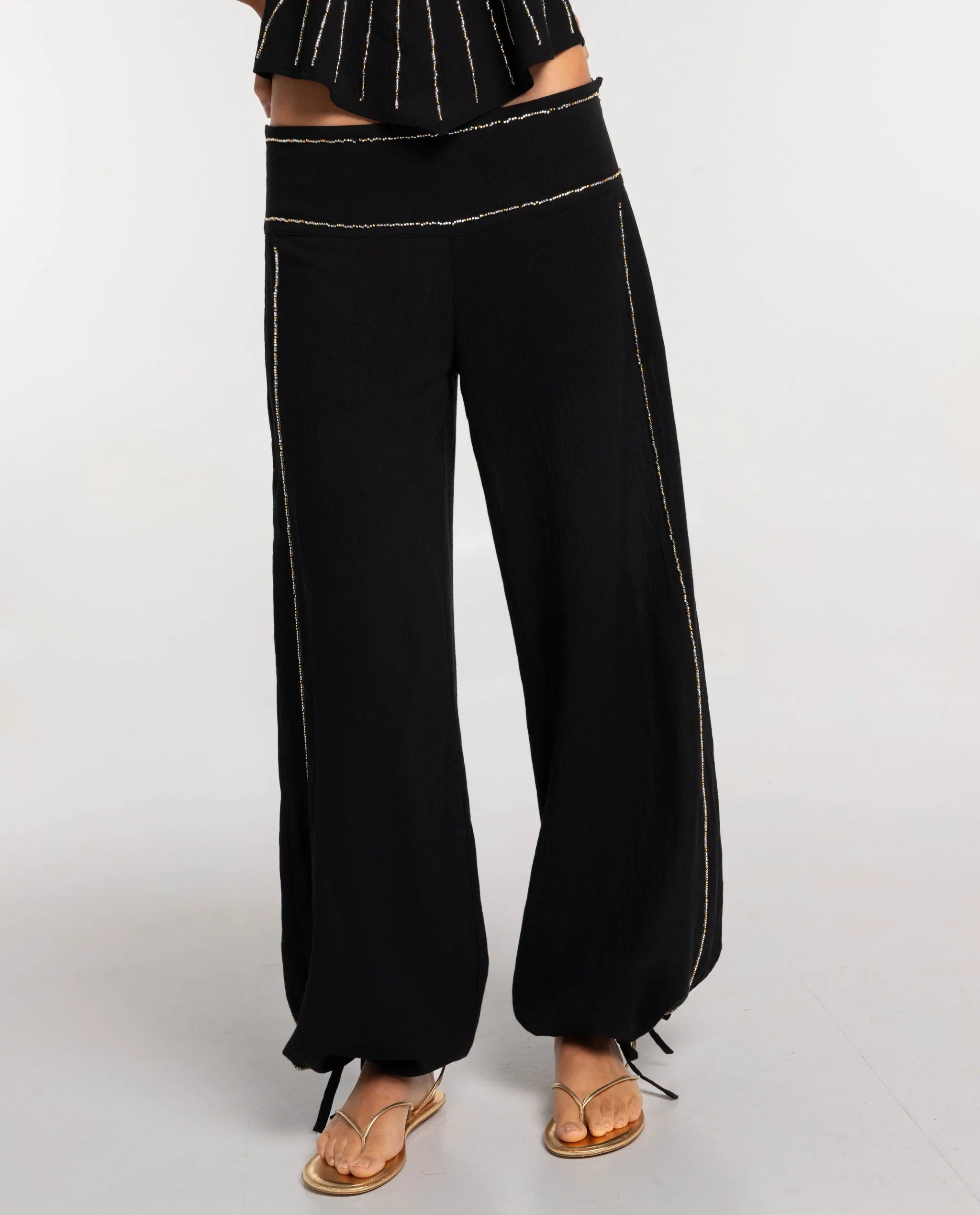PANTALÓN JUST LEFT · NEGRO