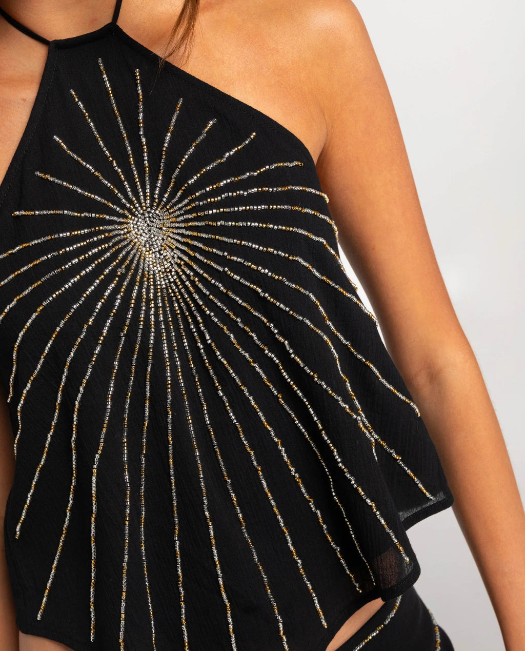 TOP JUST LEFT · NEGRO